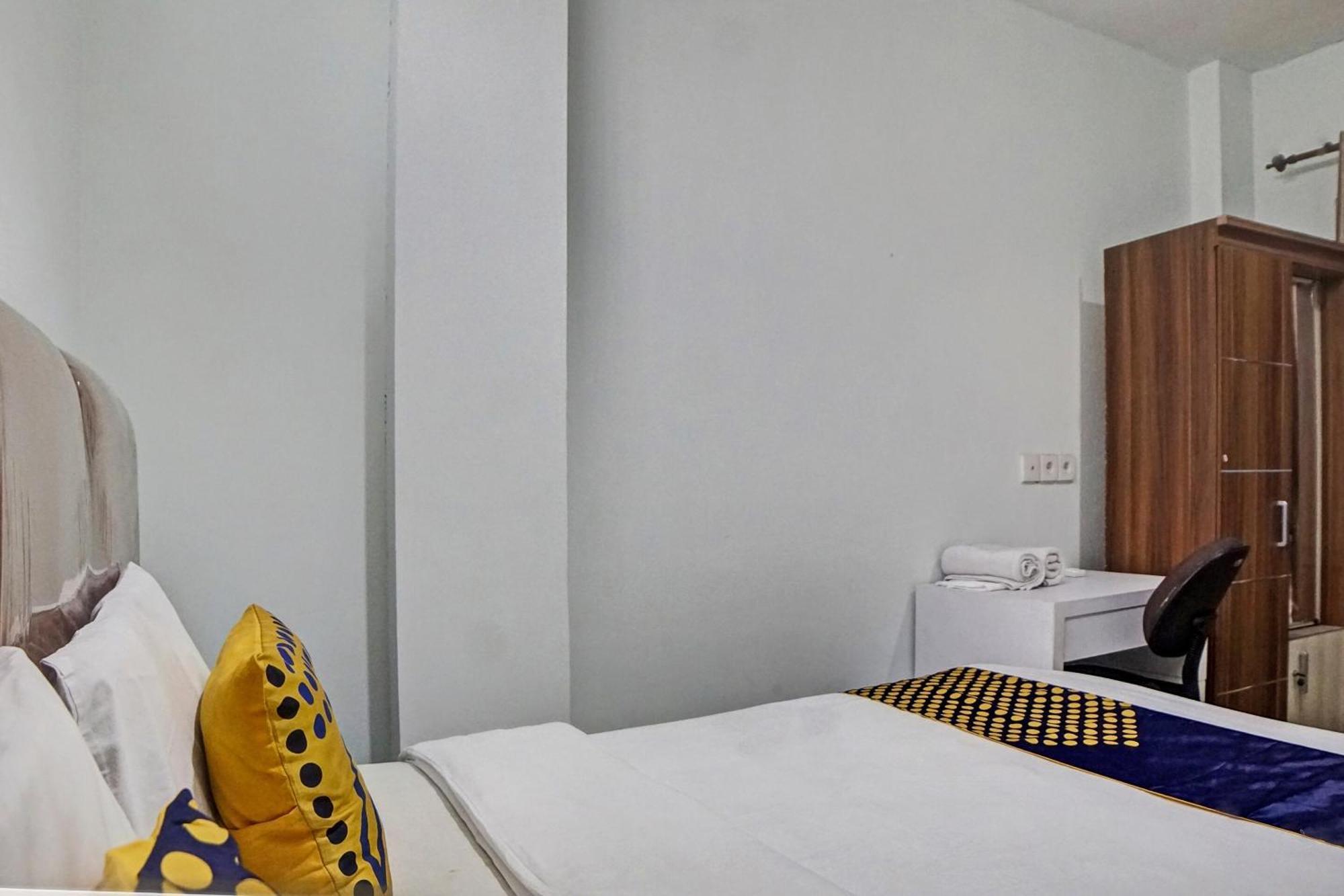 Spot On 92822 Finest House Near Amplas Bus Terminal Medan Exterior foto
