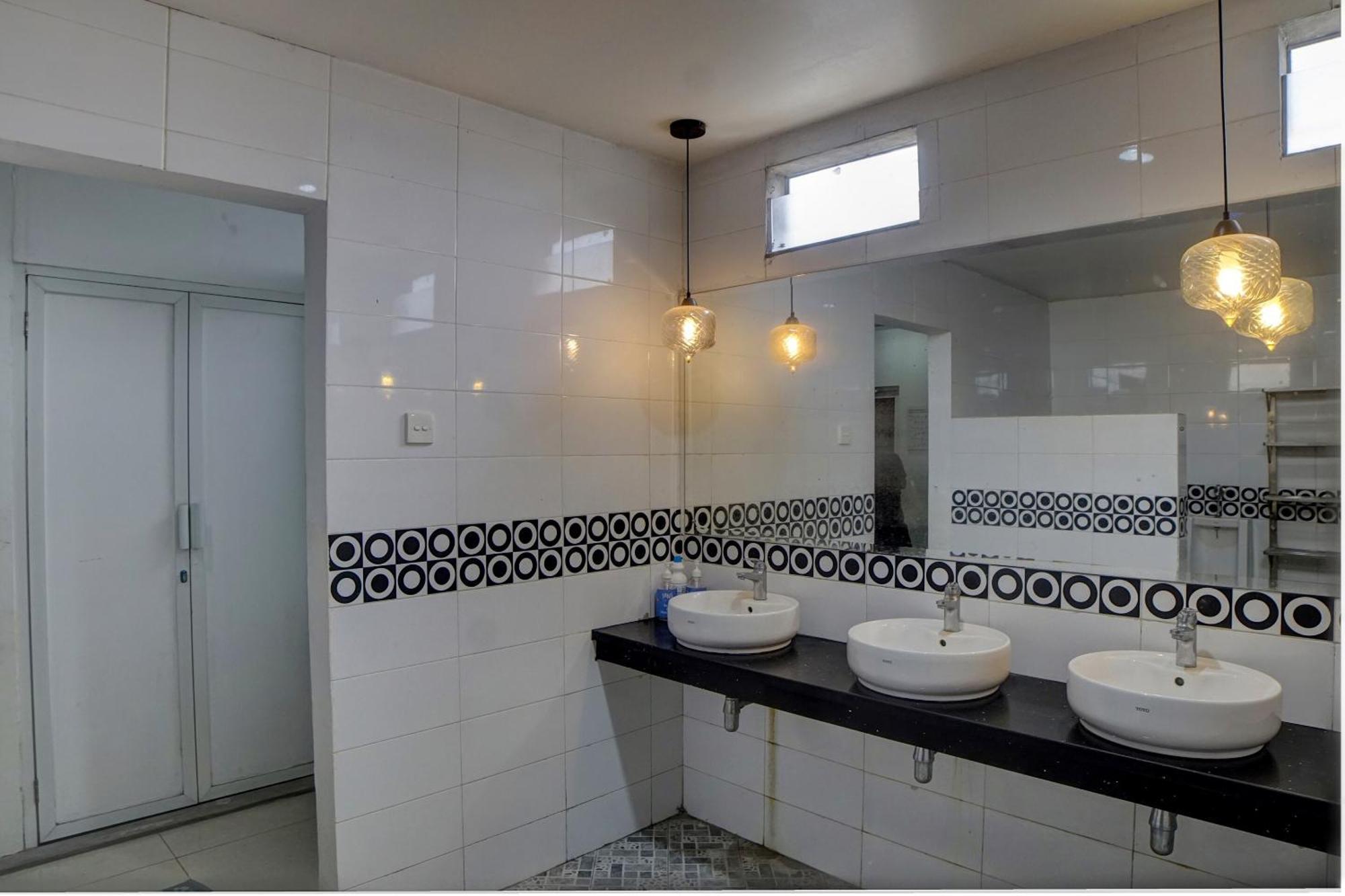 Spot On 92822 Finest House Near Amplas Bus Terminal Medan Exterior foto