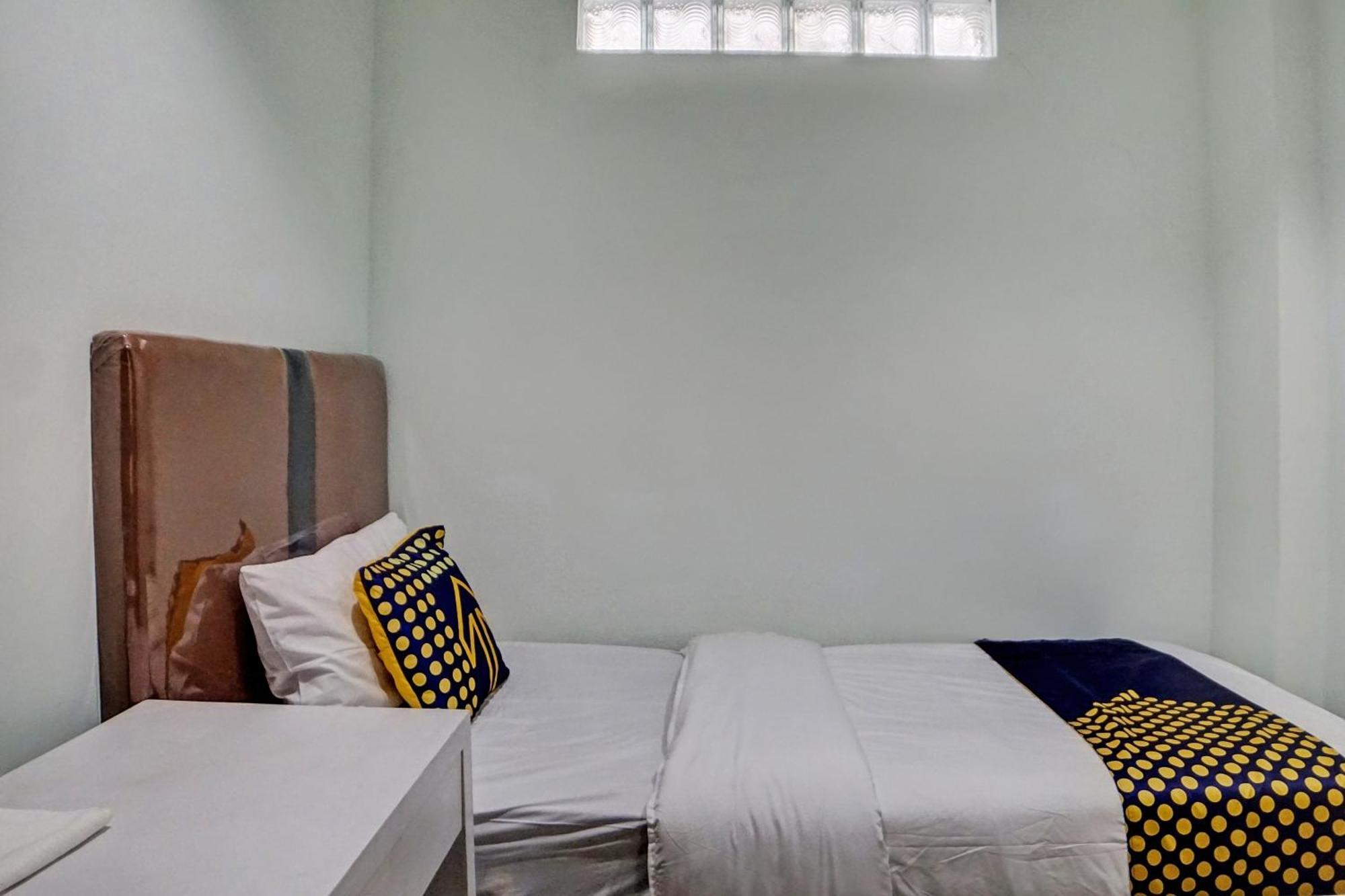 Spot On 92822 Finest House Near Amplas Bus Terminal Medan Exterior foto