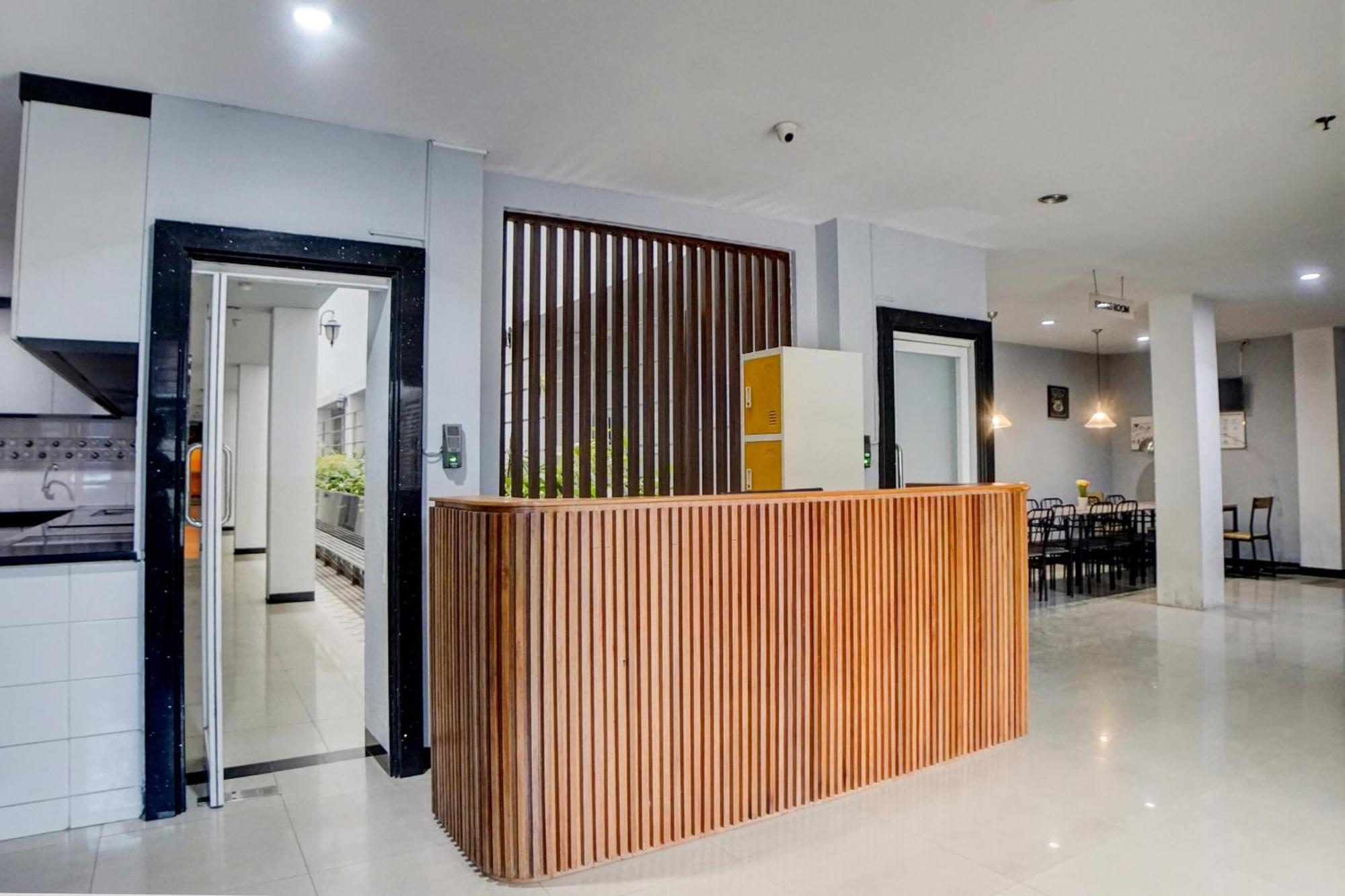 Spot On 92822 Finest House Near Amplas Bus Terminal Medan Exterior foto