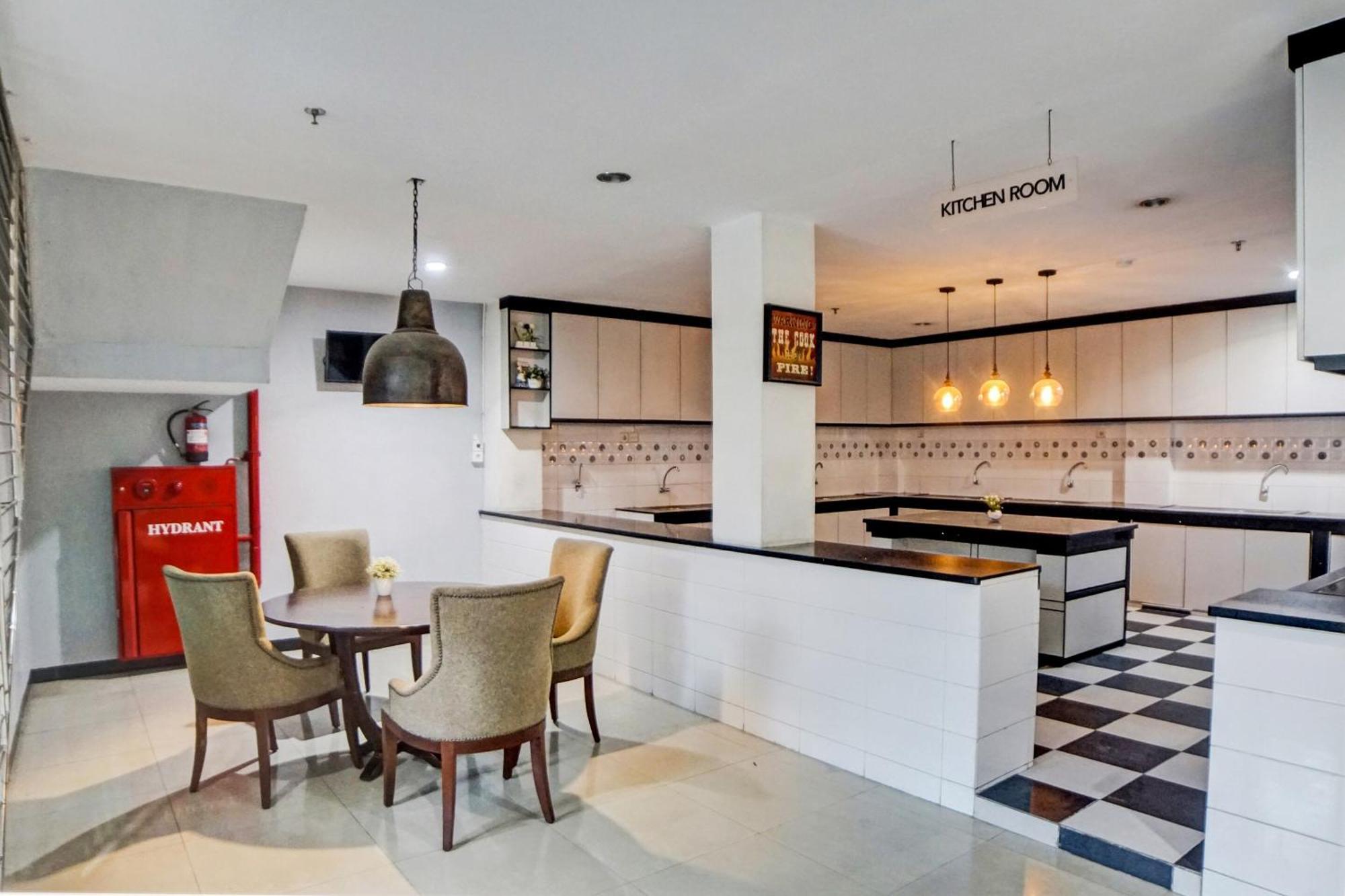 Spot On 92822 Finest House Near Amplas Bus Terminal Medan Exterior foto
